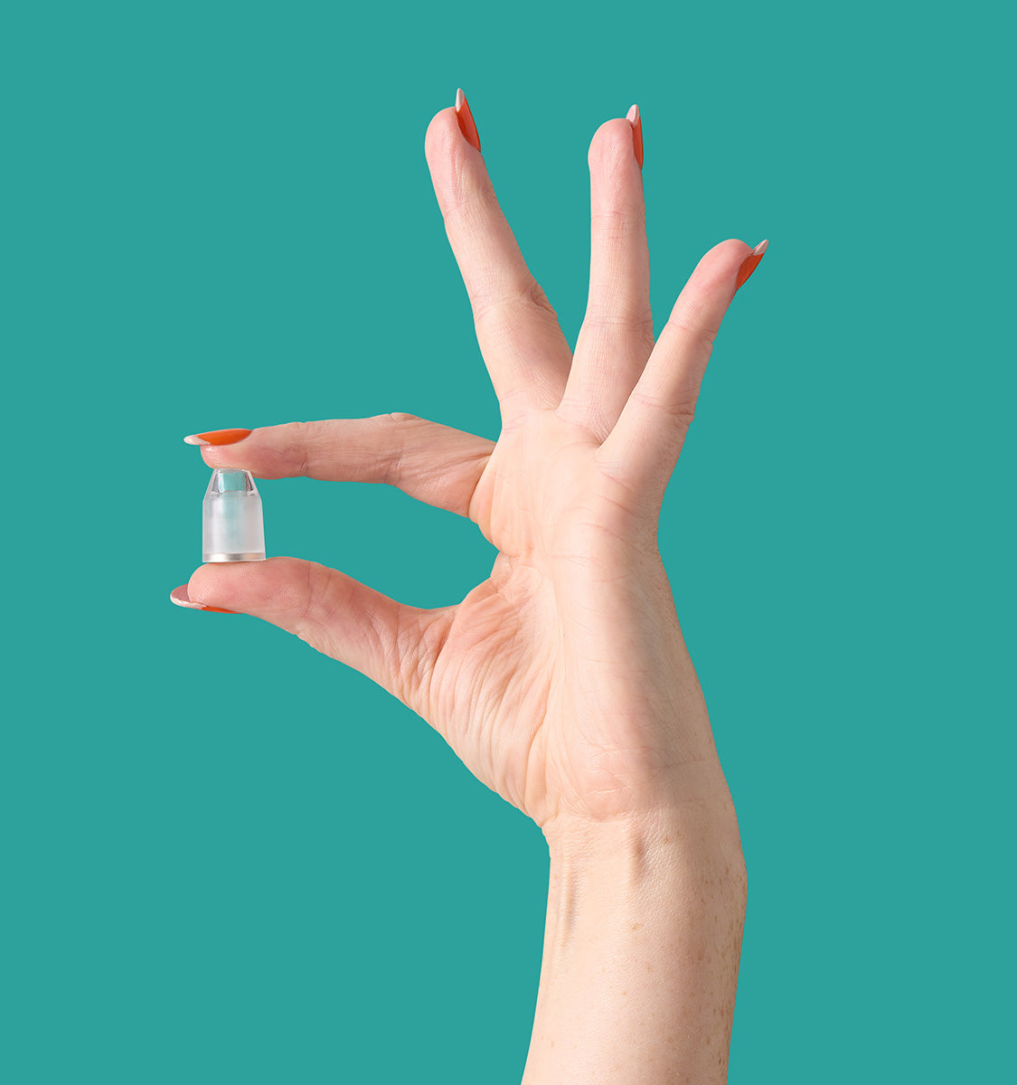 hand holding Auria Microdermabrasion Pore Extraction Tip